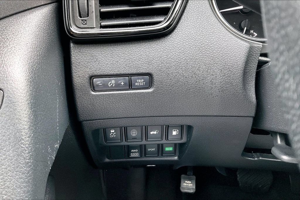 Used 2020 Nissan Rogue SV AWD/4WD image 15