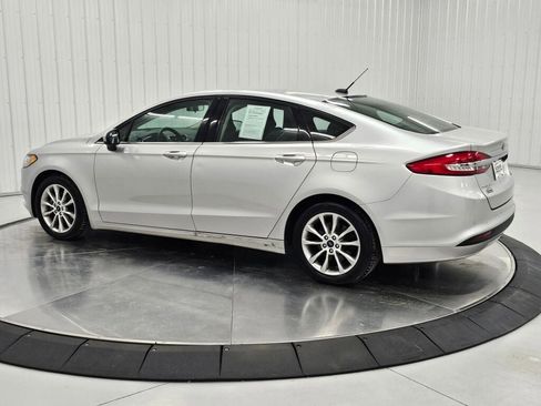 Used 2017 Ford Fusion SE w/ Fusion SE Technology Package FWD image 3