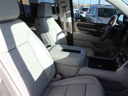 Used 2024 GMC Yukon XL Denali w/ Denali Reserve Package image 27