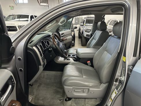 Used 2010 Toyota Sequoia Platinum AWD/4WD image 12