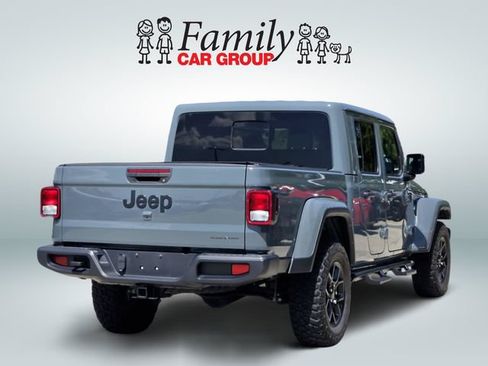 Used 2024 Jeep Gladiator Sport AWD/4WD image 4