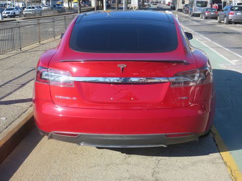Used 2013 Tesla Model S Performance image 21