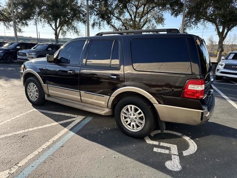 Used 2013 Ford Expedition XLT image 4