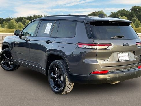 Used 2023 Jeep Grand Cherokee L Limited w/ Black Appearance Package image 11