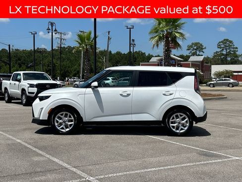 Used 2024 Kia Soul LX w/ Option Group 015 FWD image 2
