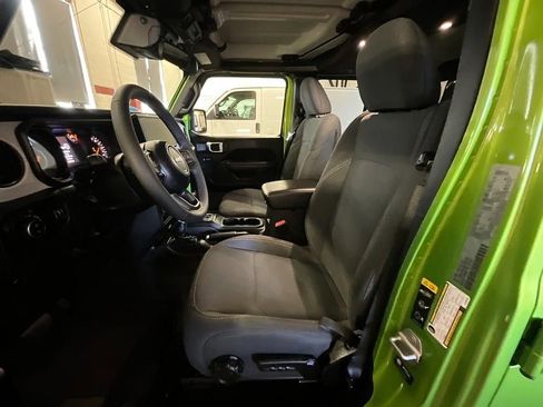 Used 2025 Jeep Gladiator Sport AWD/4WD image 4