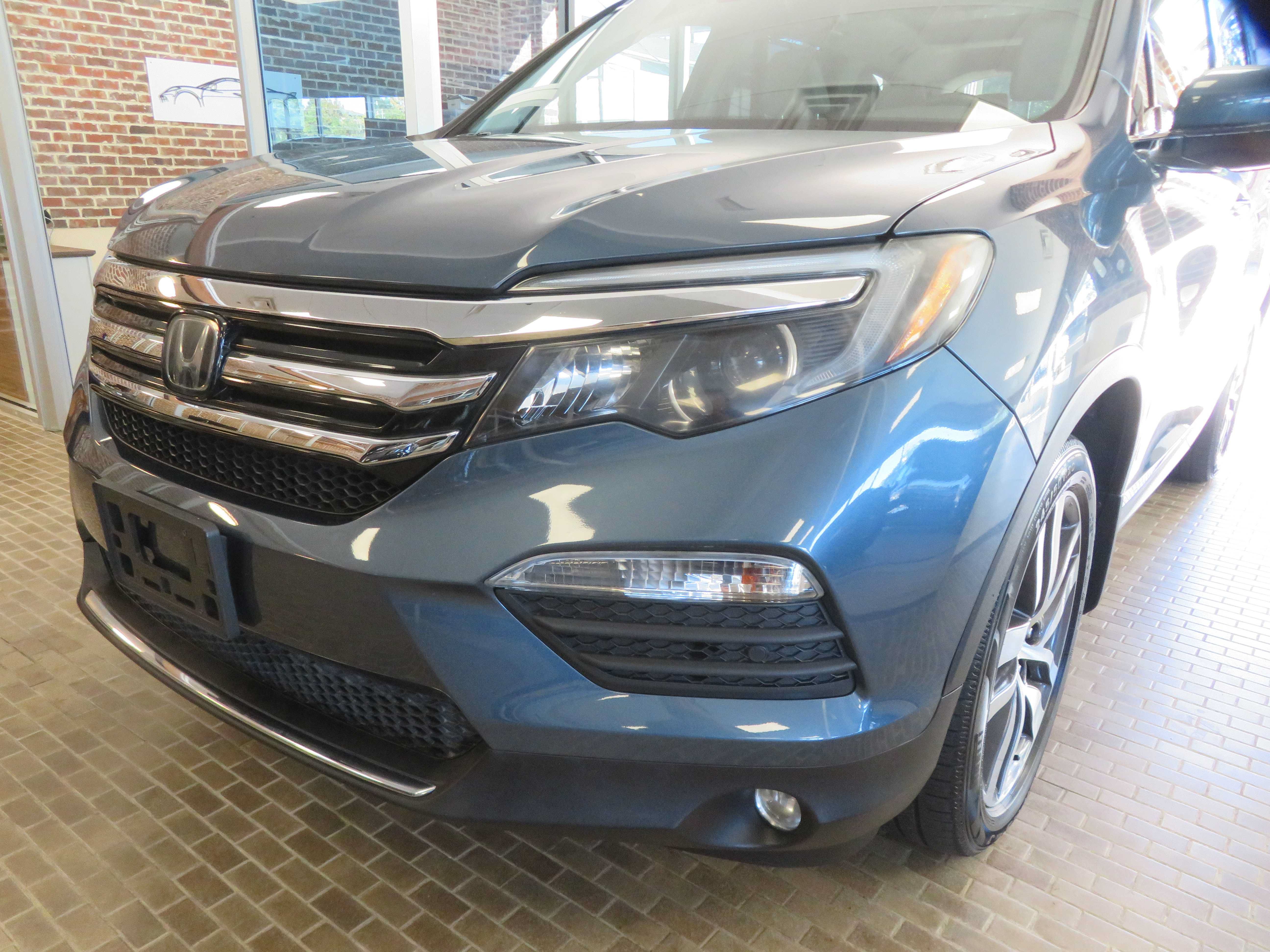 Used 2017 Honda Pilot Elite image 76