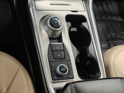 Used 2020 Ford Explorer XLT w/ Equipment Group 202A image 10