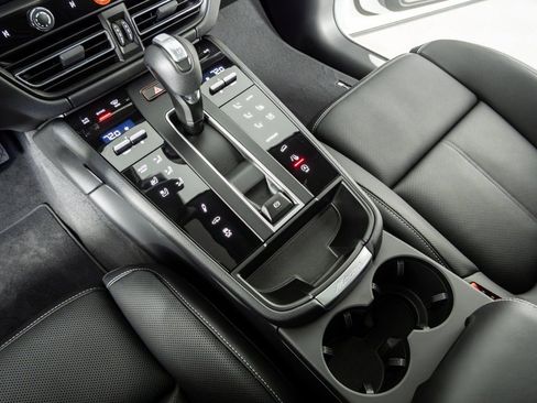 New 2026 Porsche Macan S image 18