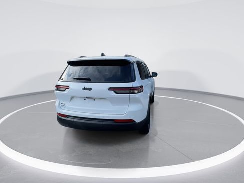 Used 2024 Jeep Grand Cherokee L Altitude image 7