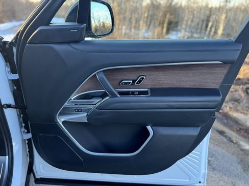 Used 2025 Land Rover Range Rover SE image 18