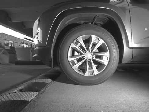 Used 2025 Chevrolet Equinox LT FWD image 12