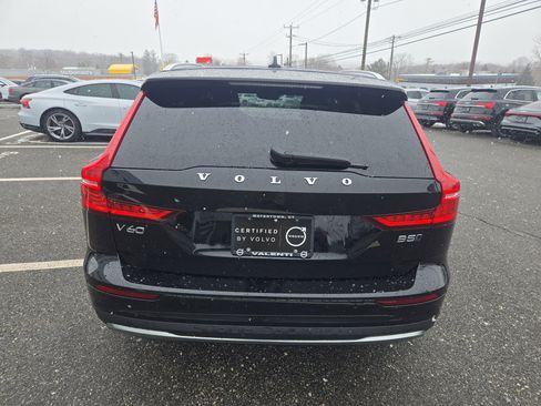 Used 2025 Volvo V60 B5 Cross Country Plus image 3