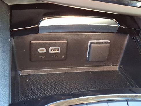 Used 2023 Buick Envision Preferred image 26