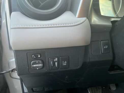 Used 2017 Toyota RAV4 XLE image 22