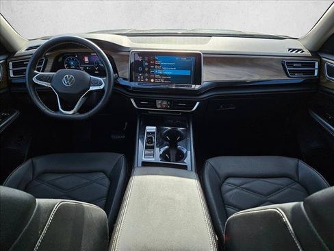 Used 2025 Volkswagen Atlas SE FWD image 17