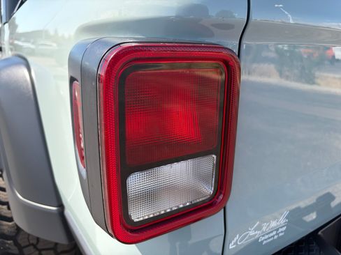 Used 2023 Jeep Gladiator Sport AWD/4WD image 31