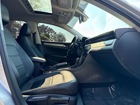 Used 2021 Volkswagen Passat 2.0T SE image 34