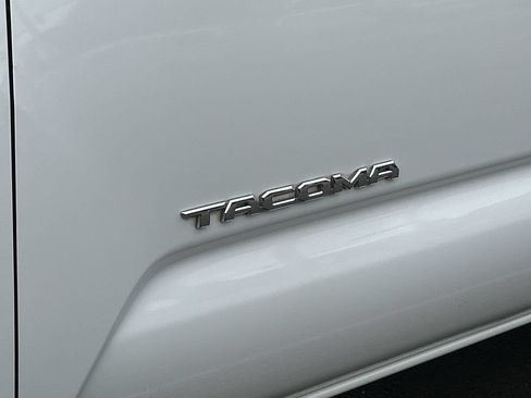 Used 2023 Toyota Tacoma TRD Off-Road AWD/4WD image 31