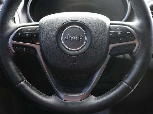 Used 2018 Jeep Grand Cherokee Altitude AWD/4WD image 18