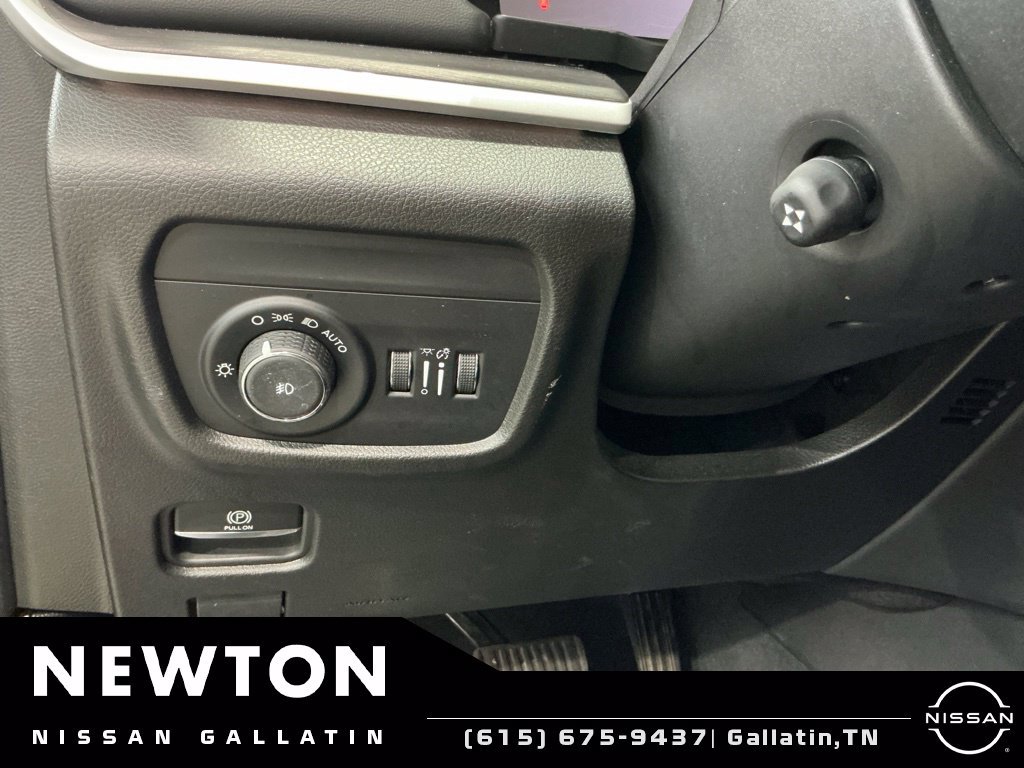 Used 2023 Jeep Grand Cherokee Limited w/ Luxury Tech Group II AWD/4WD image 48