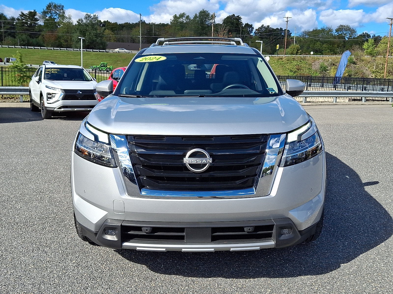 Used 2024 Nissan Pathfinder SL w/ SL Premium Package AWD/4WD image 2