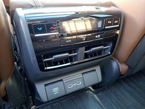 Used 2024 Acura MDX SH-AWD w/ Technology Package image 11