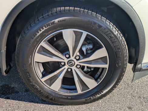 Certified 2024 Nissan Murano SV image 11