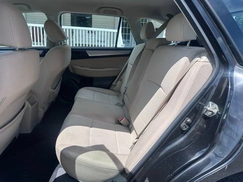 Used 2017 Subaru Outback 2.5i AWD/4WD image 11