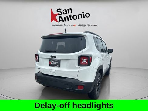 Used 2023 Jeep Renegade Latitude AWD/4WD image 14