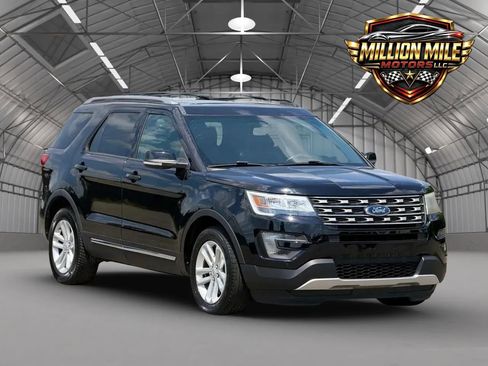 Used 2016 Ford Explorer XLT w/ Equipment Group 202A FWD image 1
