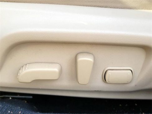 Used 2016 Subaru Legacy 2.5i Limited image 32