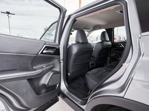 Used 2024 Mitsubishi Outlander SE image 17