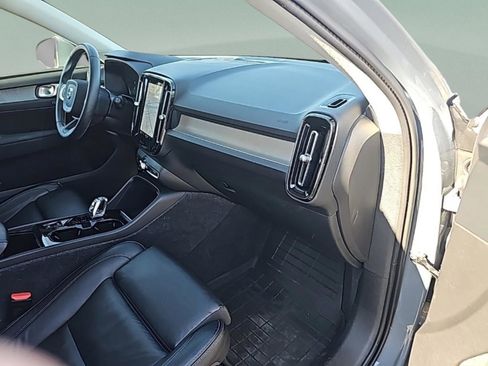 Used 2023 Volvo XC40 B5 Plus w/ Protection Package Premier image 35