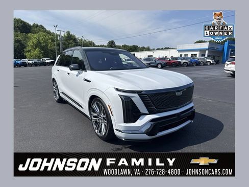 Used 2026 Cadillac Vistiq Platinum w/ LPO, Floor Liner Package AWD/4WD image 1