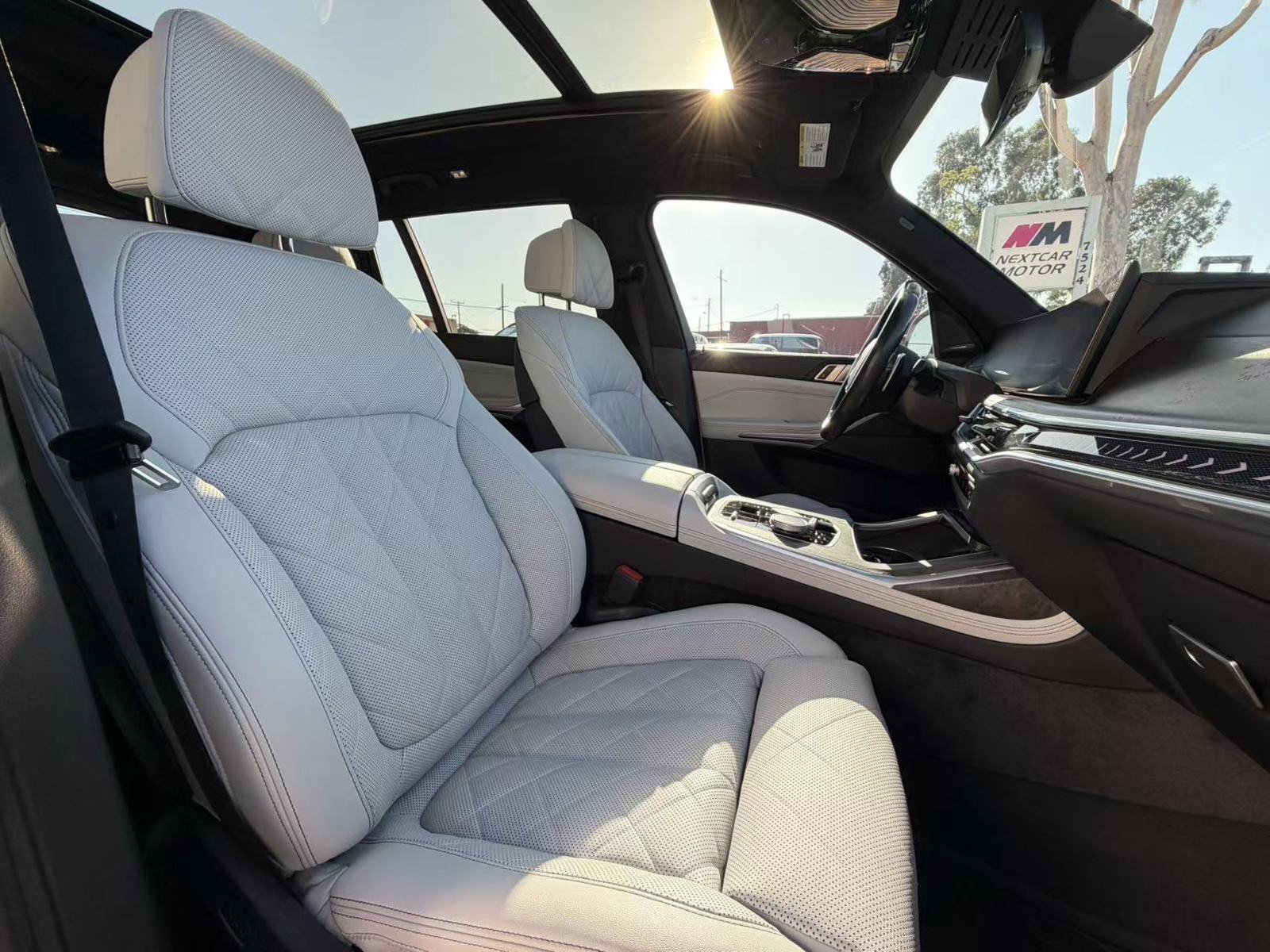 Used 2024 BMW X7 xDrive40i w/ M Sport Package AWD/4WD image 10