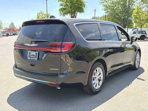 New 2026 Chrysler Pacifica Limited FWD image 12