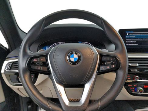 Used 2020 BMW 530e xDrive w/ Convenience Package image 18