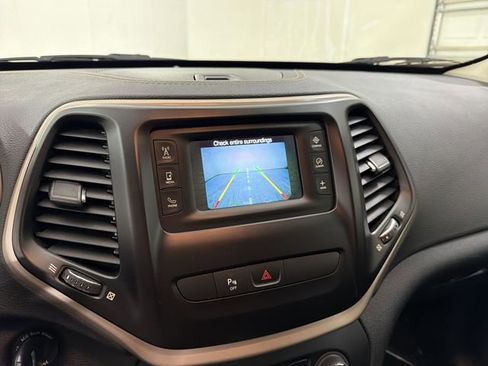 Used 2016 Jeep Cherokee Latitude w/ Safety/Convenience Group image 25