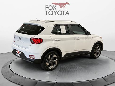 Used 2025 Hyundai Venue SEL FWD image 6