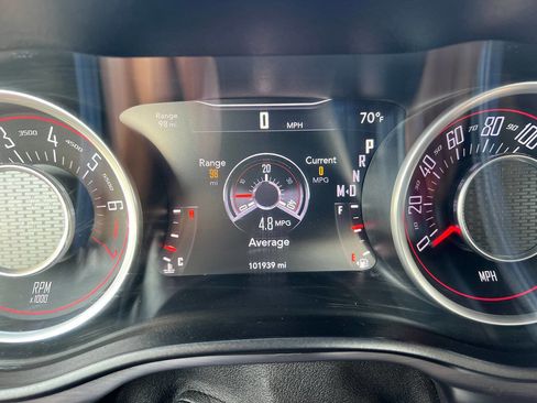 Used 2015 Dodge Challenger SXT RWD image 28