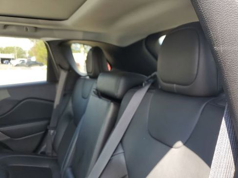 Used 2021 Jeep Cherokee Latitude Plus w/ Sun & Sound Group image 9