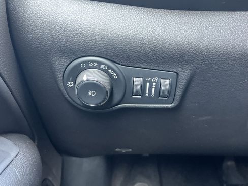 Used 2025 Jeep Compass Trailhawk AWD/4WD image 11