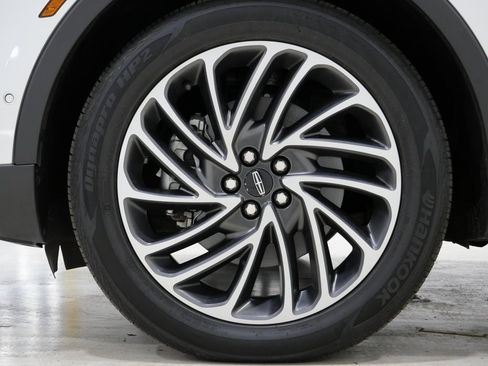 Used 2020 Lincoln Nautilus Reserve w/ Equipment Group 201A image 10