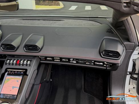 Used 2020 Lamborghini Huracan EVO image 37