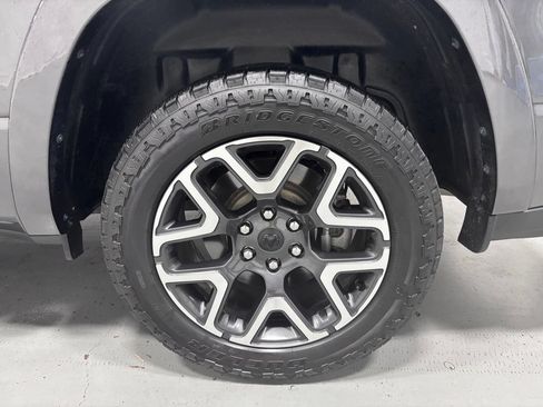 Used 2025 RAM 1500 Laramie AWD/4WD image 61