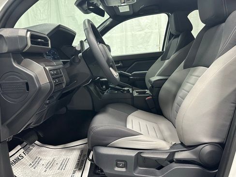 Used 2025 Toyota Tacoma TRD Off-Road image 15