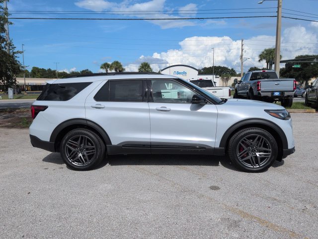 New 2026 Ford Explorer ST-Line w/ ST-Line Street Pack RWD image 4