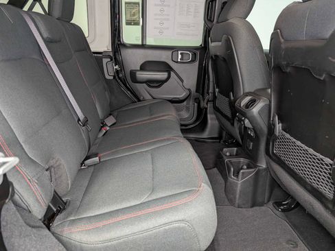 Used 2025 Jeep Wrangler Unlimited Rubicon w/ Convenience Group AWD/4WD image 39