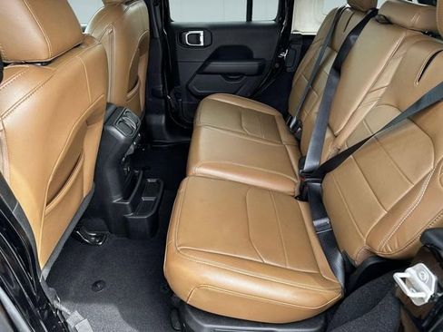 Used 2023 Jeep Wrangler Unlimited Sahara w/ Cold Weather Group AWD/4WD image 25